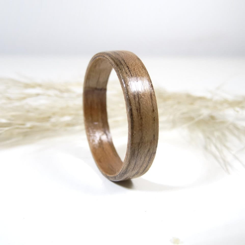 Bague en bois de noyer