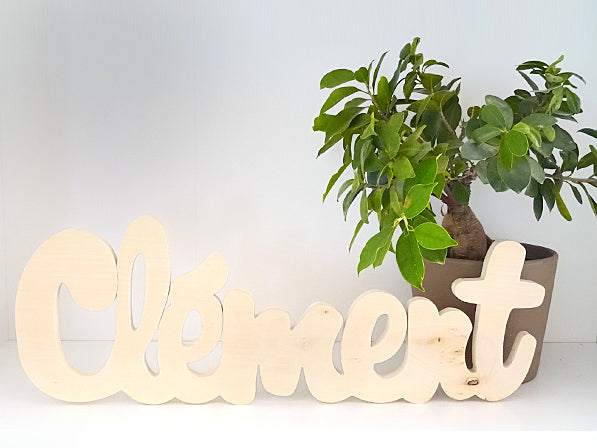 Grand Prénom en bois naturel personnalisé 50 cm de large maximum