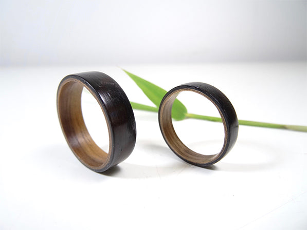 Ensemble de bagues de fiançailles en bois ébène et alisier