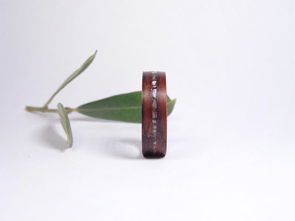 Bague de mariage en bois